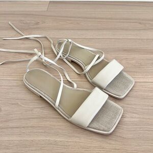 VINCE sandals / ivory leather Layla ankle wrap sandals / size 9.5